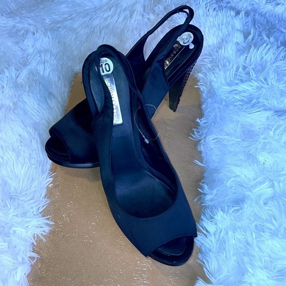 BCBG MAXAZRIA SIZE 10. - Picture 9 of 11